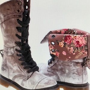 Dr. Martens 1914 Triumph Boots